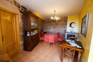 A kitchen or kitchenette at Hotel A Palleira