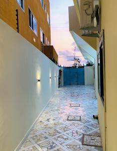 an empty hallway of a building with a tile floor at Best place appartement in Cotonou