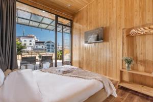 a bedroom with a bed and a large window at Bin Home in Ấp Kim Thạch