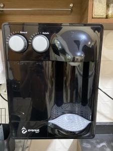 a close up of a toaster on a counter at Apto Aconchegante Próximo ao Centro! in Sinop