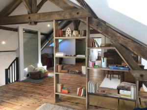 a room with a book shelf in the attic at Hilltop Haven in Parlan in Parlan