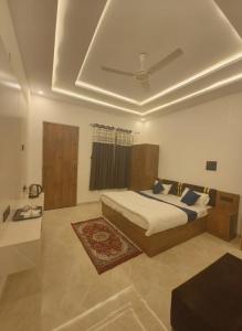 a bedroom with a bed and a ceiling at Arohan stay in Ayodhya