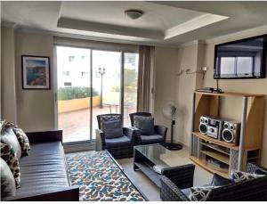 a living room with a couch and a table at Apartamento en Tonsupa - Torresol Tropical in Tonsupa