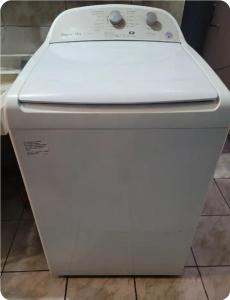a white toilet sitting on top of a tiled floor at Habitaciones Comfort Centricas Durango in Durango
