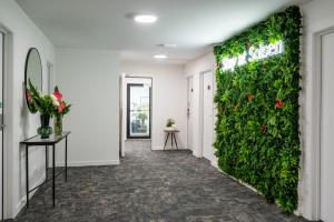 a hallway with a green wall with flowers at Solsen Flexi-Stay & Motel in Auckland