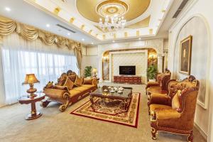 a large living room with furniture and a chandelier at Muong Thanh Luxury Can Tho Hotel in Can Tho