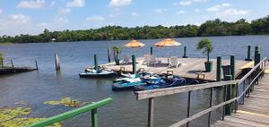 two boats are docked at a dock on a lake at Hotel em Barreirinhas in Barreirinhas
