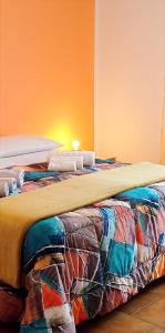 two beds sitting next to each other in a room at A casa di Ester appartamento in Passo Corese