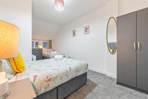a bedroom with a bed and a mirror at Pleasant and snuggly modern 2-floored town centre apartment in Hull