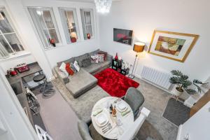 a living room with a couch and a table at Pleasant and snuggly modern 2-floored town centre apartment in Hull