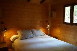 Postel nebo postele na pokoji v ubytování Camping Maçanet de Cabrenys + 37 fotografií
