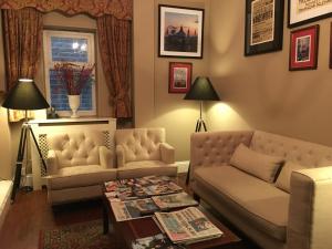 a living room with two couches and a table at Balham Lodge in London