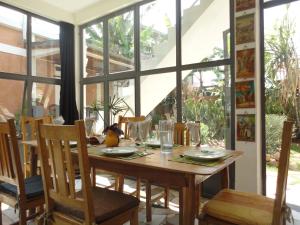 A restaurant or other place to eat at Meva Guesthouse