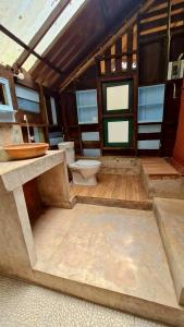 a large bathroom with a toilet and a sink at บ้านสุจิปุรี BaanSujipuri in Pak Chong