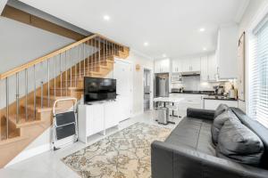 a living room with a couch and a kitchen at New laneway house near Airport, World Cup stadium, Downtown, UBC in Vancouver +12 photos