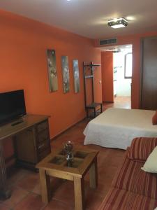 Postel nebo postele na pokoji v ubytování Hostal Rural La Botería