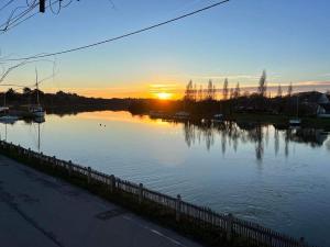 a body of water with the sun setting in the background at Les chambres du Lohan in Daoulas +10 photos