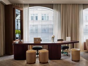 Istumisnurk majutusasutuses 11 Howard, New York, a Member of Design Hotels