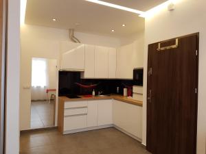 Kuchyňa alebo kuchynka v ubytovaní Apartamenty Wierzbowa 5