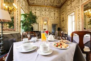 a dining room with a table with plates of food at Decumani Hotel De Charme in Naples