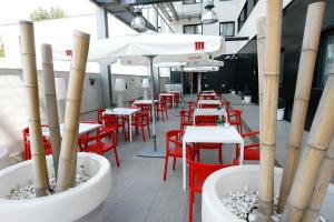 Restaurant o un lloc per menjar a Travelodge Barcelona Poblenou