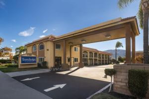 a building with a parking lot in front of it at Travelodge by Wyndham Banning Casino and Outlet Mall in Banning