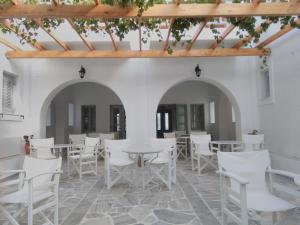 Gallery image of Roussos Beach Hotel in Naousa