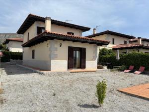 a house with a yard in front of it at Casa Rural Aires de Mondalindo in Bustarviejo