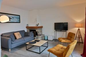 a living room with a couch and a fireplace at La Champtocette de la Loire in Champtoceaux