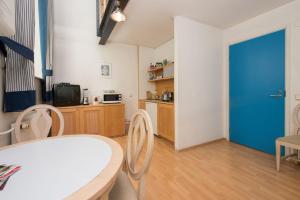 Kuchyň nebo kuchyňský kout v ubytování Cozy loft near Old Town + 12 fotografií