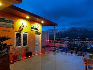 a house with a balcony with a view of mountains at Solan Regency in Solan