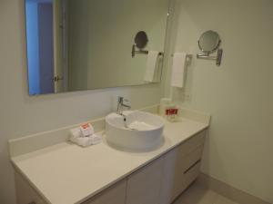 Koupelna v ubytování Beach Walk Resort Lux Apartment