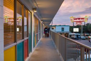 Afbeelding uit fotogalerij van The Thunderbird Inn in Savannah