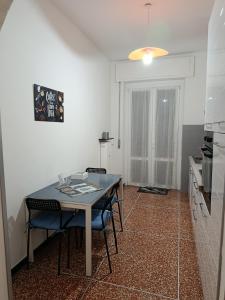 a kitchen with a table and chairs in a room at Via Roma 48 in Arquata Scrivia