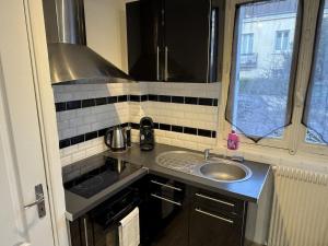 a small kitchen with a sink and a stove at Studio fonctionnel Beauvais in Beauvais +3 photos