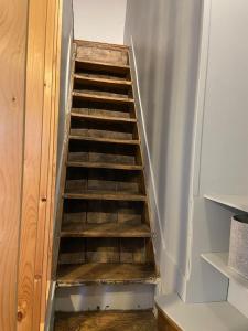 a set of wooden stairs in a room at Joli duplex rénové in Nevers