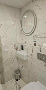a bathroom with a sink and a mirror at Trusted Home in Târgovişte
