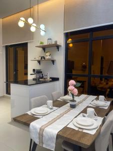 a dining room with a table and a kitchen at أستراحة بانا in Nizwa