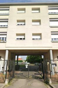 a building with a gate in front of it at Studio fonctionnel Beauvais in Beauvais