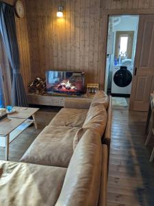 a living room with a couch and a tv at Lakeview Etsu in Lake Toya