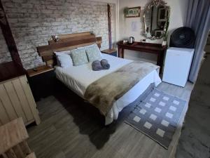 a bedroom with a bed with two towels on it at SomethingElz@Grace in Pretoria