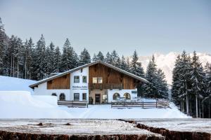 a house in the snow with trees at Waldhaus Talblick in Biberwier