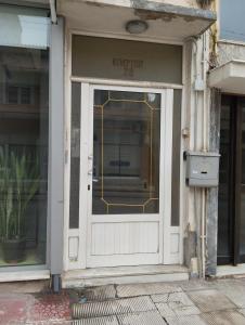 a front door of a building with a window at Kipseli 1 in Kozani