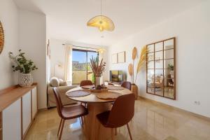 a dining room with a table and chairs at Duquesa Sea & Sun in Manilva