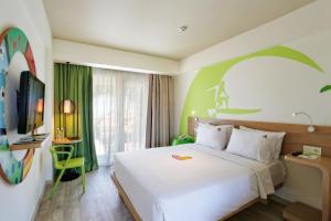 Letto o letti in una camera di MaxOneHotels at Bukit Jimbaran