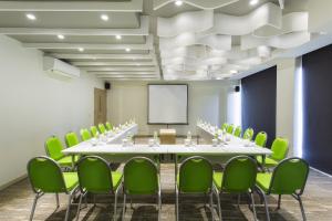 Zona business o sala conferenze di MaxOneHotels at Bukit Jimbaran