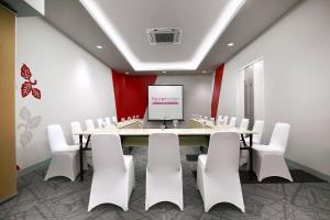 Zona business o sala conferenze di favehotel Sudirman Bojonegoro