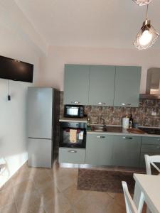 a kitchen with a refrigerator and a stove at Mira Beach Casa Vacanze in Praia a Mare