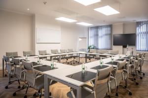 a conference room with a long table and chairs at Hotel Alex an der Ahr in Bad Neuenahr-Ahrweiler