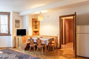 a kitchen and dining room with a table and chairs at Casa Tre Corone, sulla strada per Cortina in Borca di Cadore
